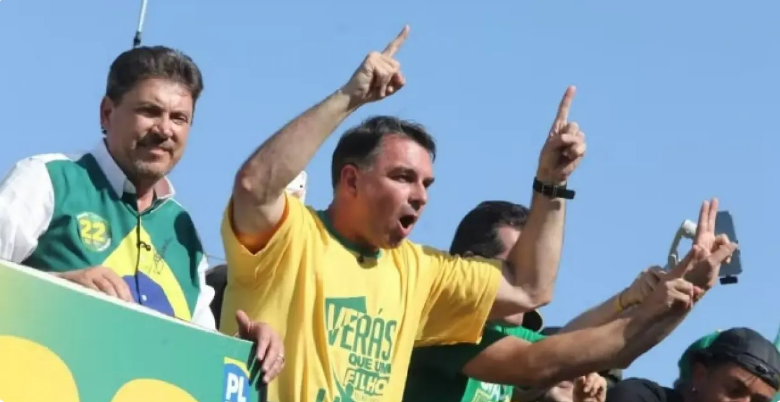 Flávio Bolsonaro volta a crescer na Polymarket e abre 17% de vantagem sobre Lula nas previsões de sua vitória Flávio Bolsonaro volta a crescer na Polymarket e abre 17% de vantagem sobre Lula nas previsões de sua vitória