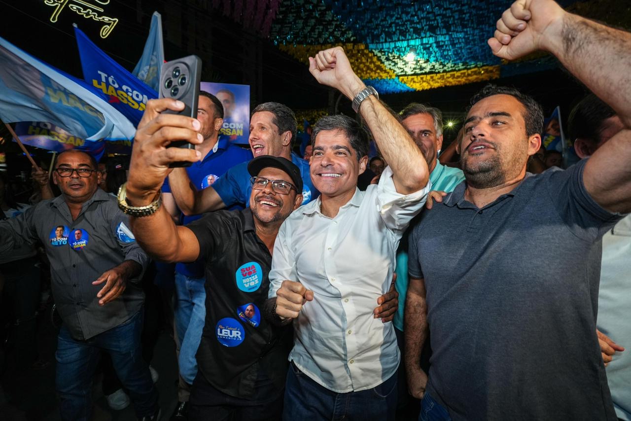 ACM Neto amplia vantagem sobre Jerônimo e venceria eleição com mais de 11 pontos de vantagem, aponta pesquisa Paraná/BN ACM Neto amplia vantagem sobre Jerônimo e venceria eleição com mais de 11 pontos de vantagem, aponta pesquisa Paraná/BN