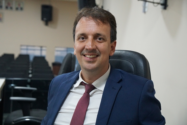 Matheus Budega solicita PSF para o povoado Volta do Rio