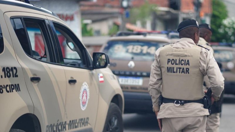 Ibirataia: Homens armados invadem residência a procura de jovem; mãe é atingida por tiro Ibirataia: Homens armados invadem residência a procura de jovem; mãe é atingida por tiro