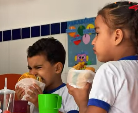 Prefeitura de Manoel Vitorino investe na modernização da Escola Municipal Menandro Menahim, no povoado Duas Irmãs Prefeitura de Manoel Vitorino investe na modernização da Escola Municipal Menandro Menahim, no povoado Duas Irmãs