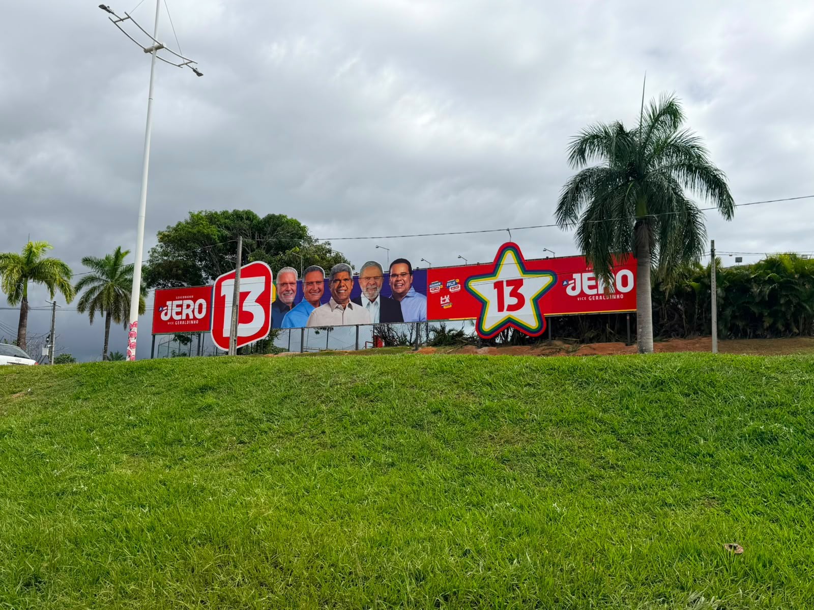Mega outdoor do PT na Bahia entra na mira por possível irregularidade Mega outdoor do PT na Bahia entra na mira por possível irregularidade
