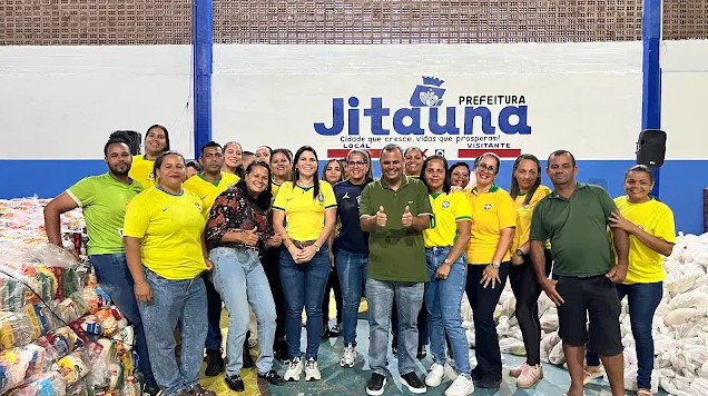Prefeitura de Jitaúna realiza a entrega de 3 mil cestas básicas juninas a população Prefeitura de Jitaúna realiza a entrega de 3 mil cestas básicas juninas a população