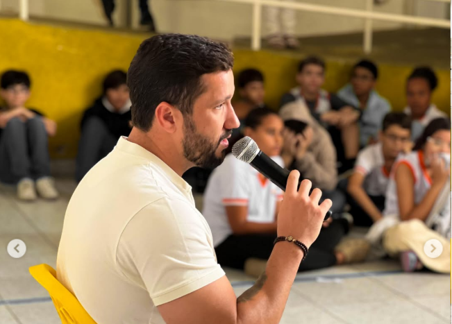 Vereador Bui Bulhões participa de bate-papo com jovens sobre política e cidadania