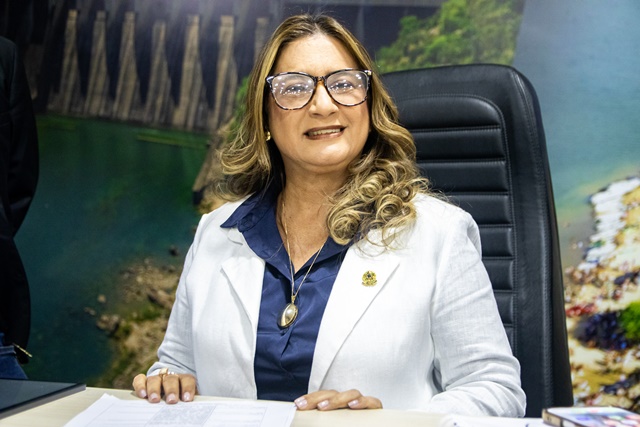 Moana Meira defende iluminação especial de prédios públicos durante o Agosto Lilás Moana Meira defende iluminação especial de prédios públicos durante o Agosto Lilás