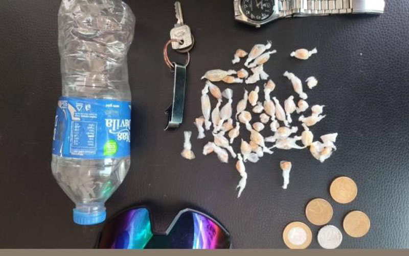 Homem é preso com 47 pedraspróximo ao Parque de Exposições, em Jequié