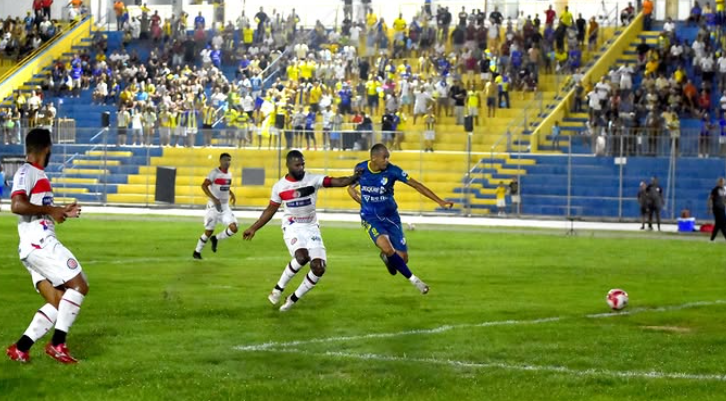 Jequié goleia Atlético de Alagoinhas no Waldomirão e deixa a lanterna do Baianão
