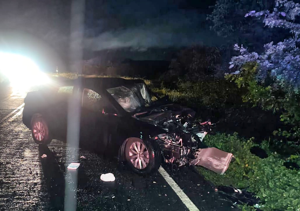 Colisão frontal envolvendo ambulância e carro de passeio é registrada na BA-026, em Contendas do Sincorá Colisão frontal envolvendo ambulância e carro de passeio é registrada na BA-026, em Contendas do Sincorá