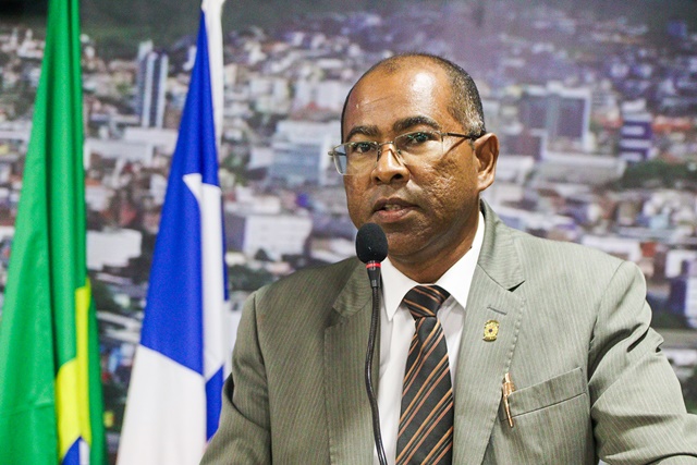 Soldado Gilvan defende reforma geral das Escolas Municipais do Emiliano