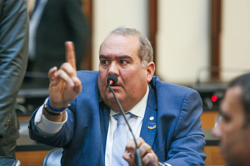 Quer dizer que a vida humana não vale?”, rebate Sandro Régis após fala do governador sobre morte de capitão da PM Quer dizer que a vida humana não vale?”, rebate Sandro Régis após fala do governador sobre morte de capitão da PM