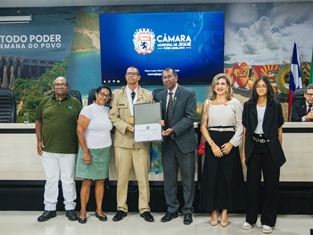 Soldado Gilvan homenageia Cabo Fábio Ferreira com Título de Cidadão Jequieense e Comenda Valter Gomes de Santana