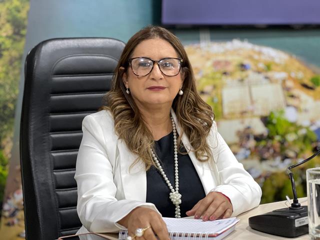 Moana Meira homenageia APLB-Sindicato em alusão ao Dia do Professor