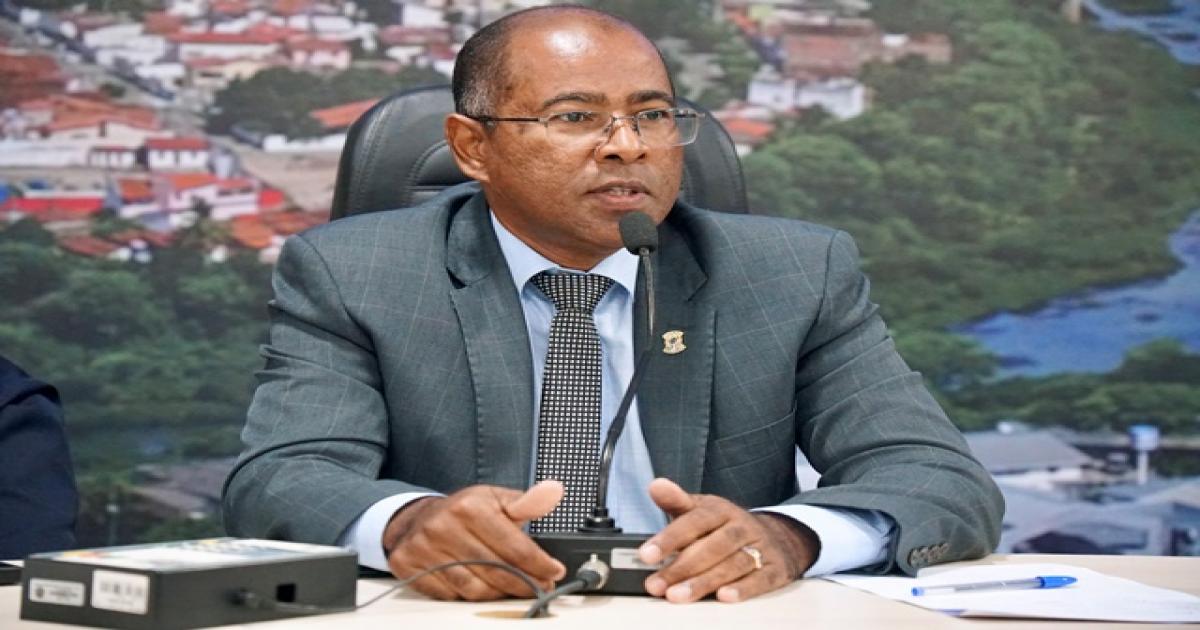 Soldado Gilvan defende asfaltamento das vias de acesso ao Residencial Segredo