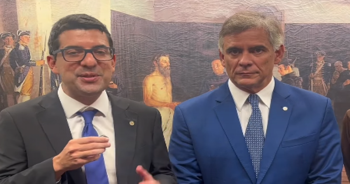 Leur Lomanto celebra aprovação de projetos em defesa da Medicina Veterinária e da Zootecnia