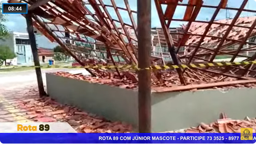 Cobertura da praça do Mutirão São Judas Tadeu desabou, a obra foi realizada pelo Governo do Estado