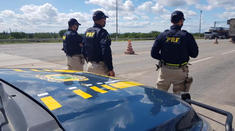 Quarteto acusado de invadir e furtar residência em Petrolina (PE) é preso na BR 116 em Jaguaquara