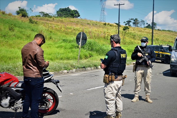 PRF na Bahia encerra Operação Nossa Senhora Aparecida 2021 dando prejuízo de R$ 2.500.000,00 no crime organizado