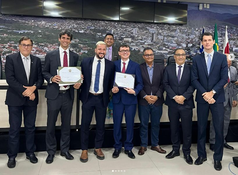 De iniciativa de Bui Bulhões, Câmara de Jequié homenageia advogado e delegado da PF