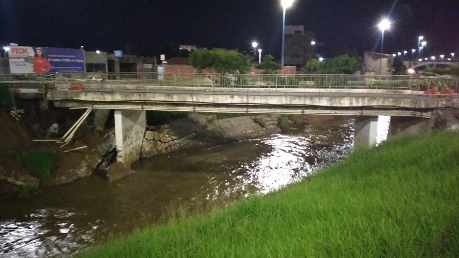 Ponte que liga Pompilio Sampaio ao bairro São José é interditada por problemas estruturais