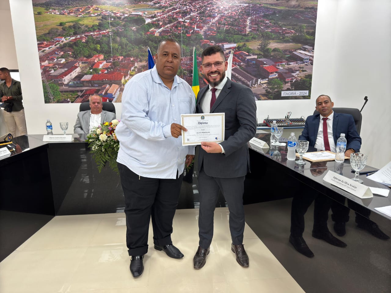 Gielton Bispo recebe diploma como Vereador de Itagi.