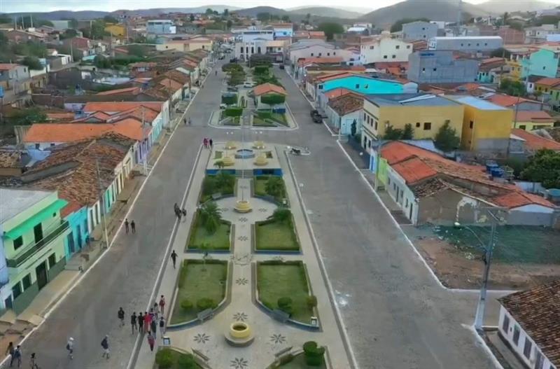 Deputado Hassan solicita ao governo pavimentação asfáltica no centro de Bom Jesus da Serra