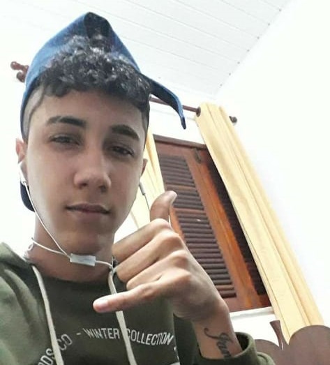 Jovem assassinado no bairro Jequiezinho