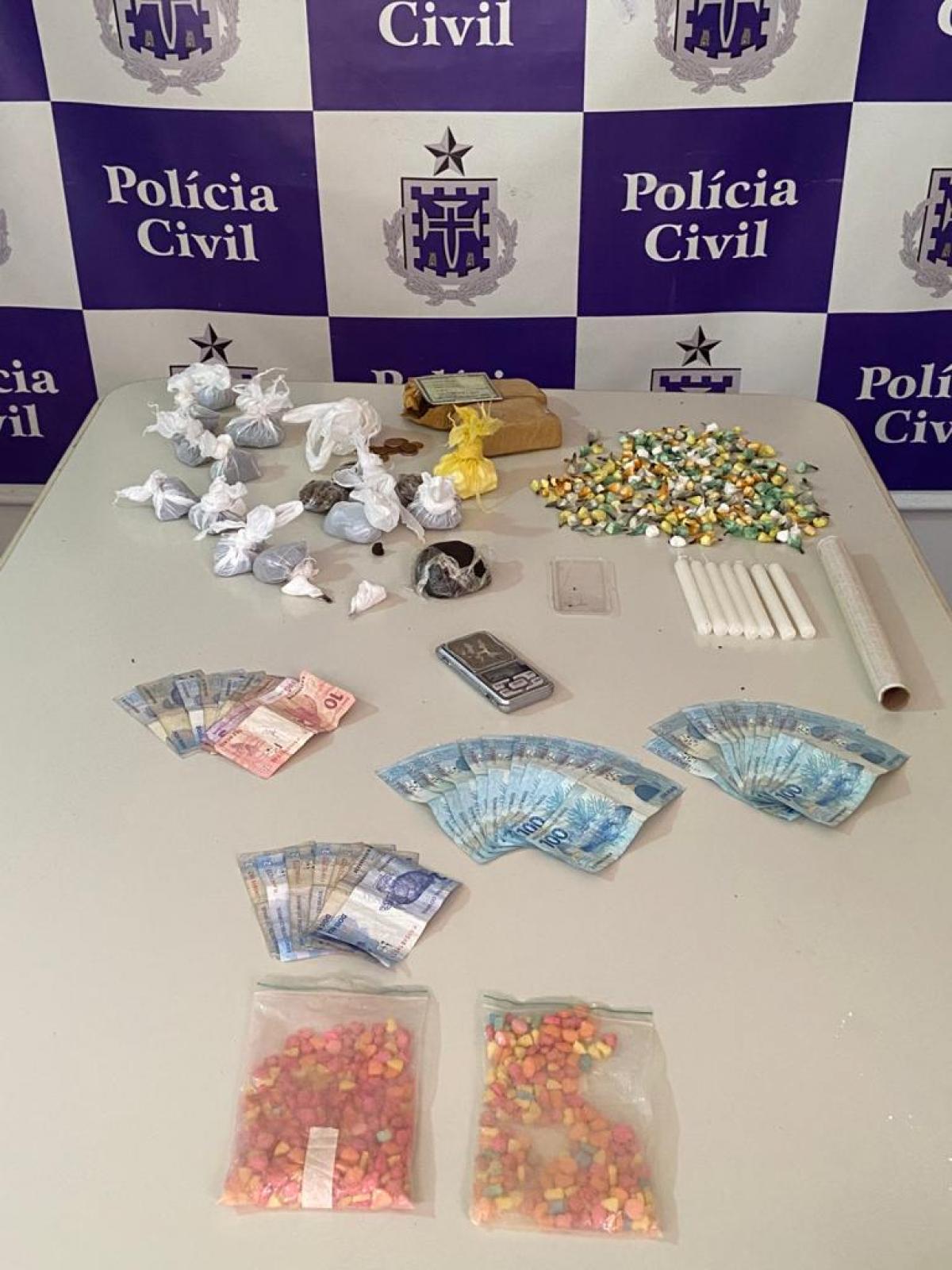 Operação da Polícia Civil apreende drogas no bairro Pompílio Sampaio
