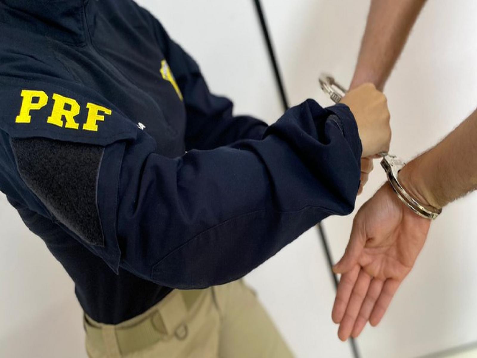PRF prende integrante da facção criminosa comando vermelho em Jequié