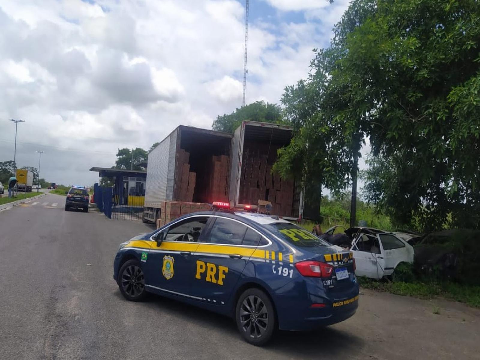 PRF na Bahia retira de circulação mais de 2 milhões de maços de cigarros contrabandeados