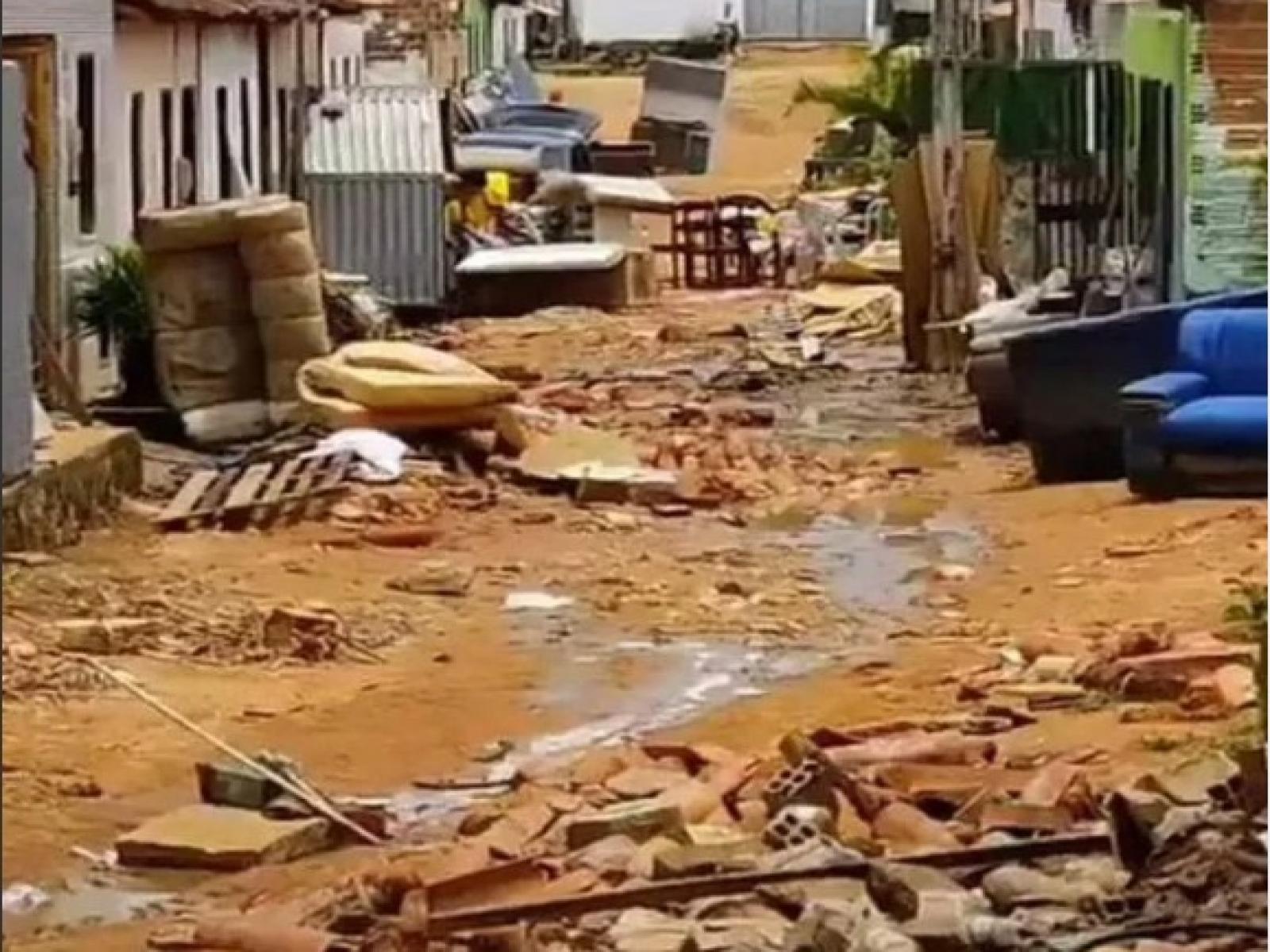 Apuarema: duas barragens se romperam destruindo casas e deixando mais de 200 pessoas desabrigadas