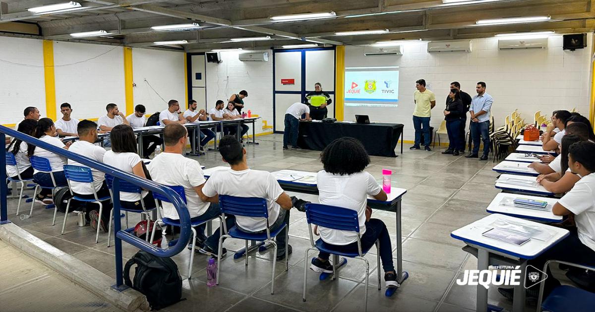Prefeito de Jequié empossa novos agentes de trânsito; os novos servidores passam por curso de formação