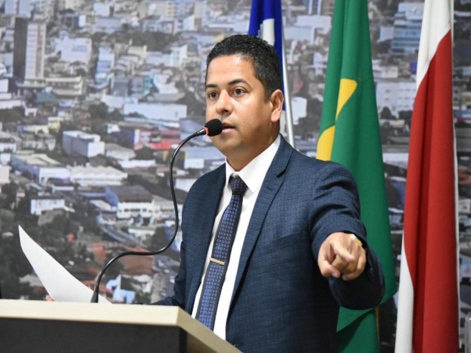 Tinho requer instalação de câmeras de monitoramento e portão com interfone nas escolas municipais