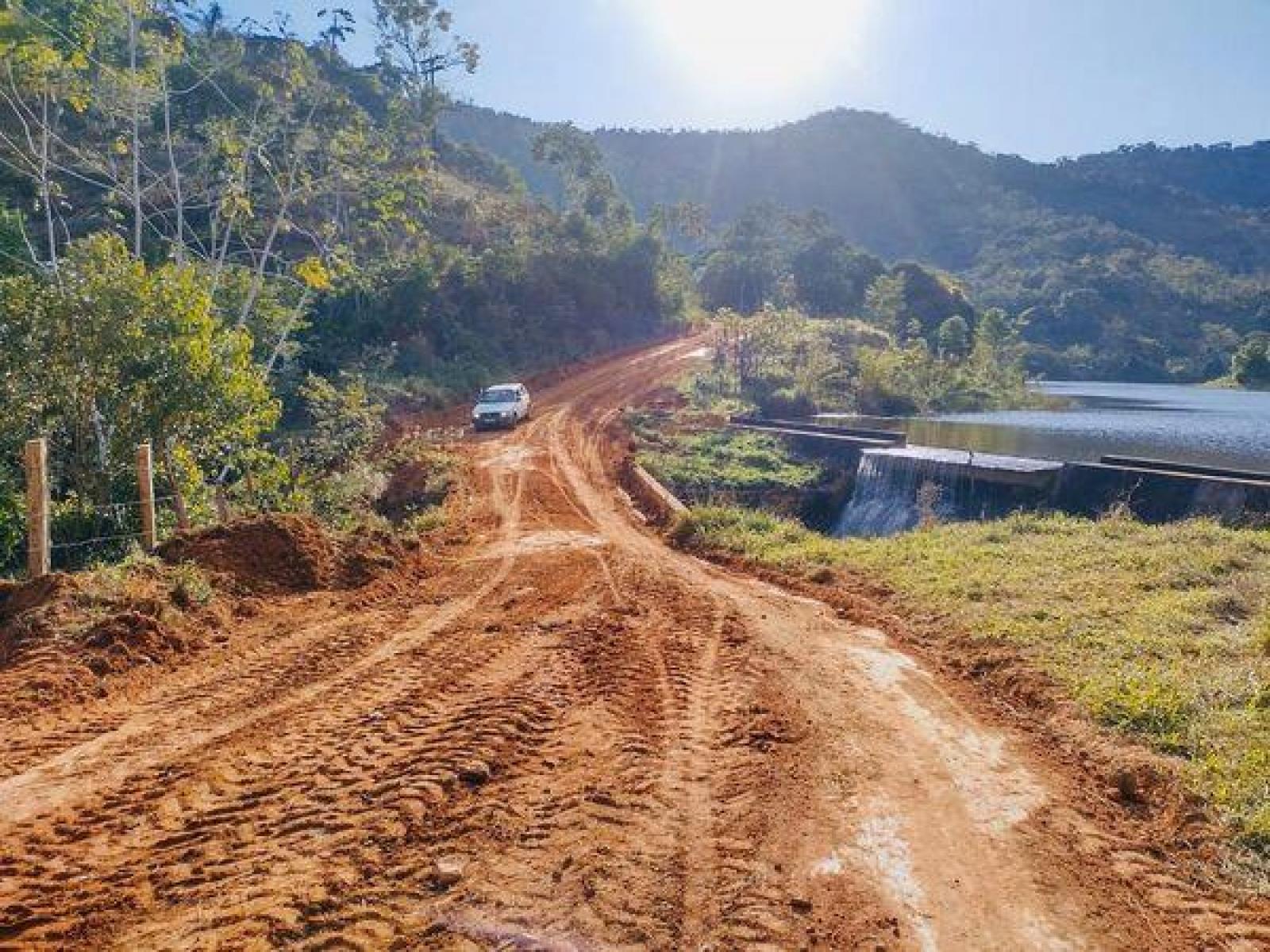 Estradas da zona rural de Jitaúna são recuperadas pela Prefeitura; Riacho dos Santos e Ticum receberam equipes nesta segunda, 05.