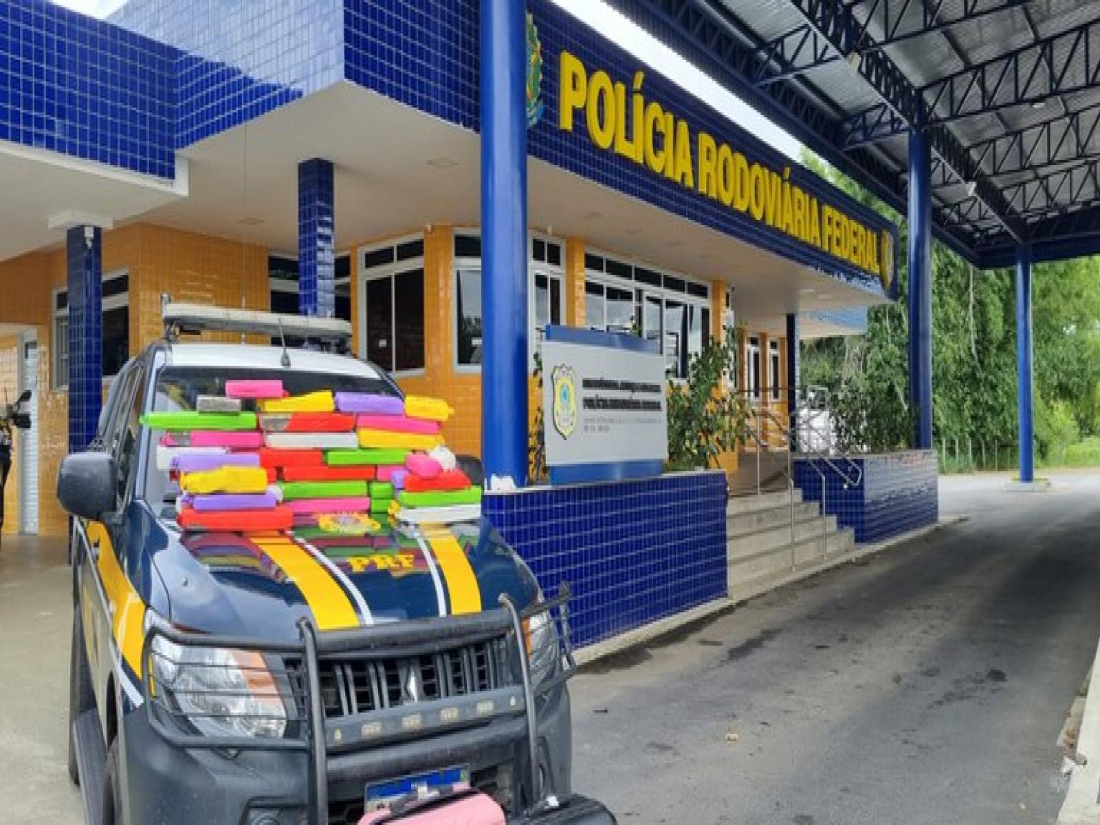 Passageiro de ônibus é preso transportando quase 37 Kg de maconha dentro de malas de viagem