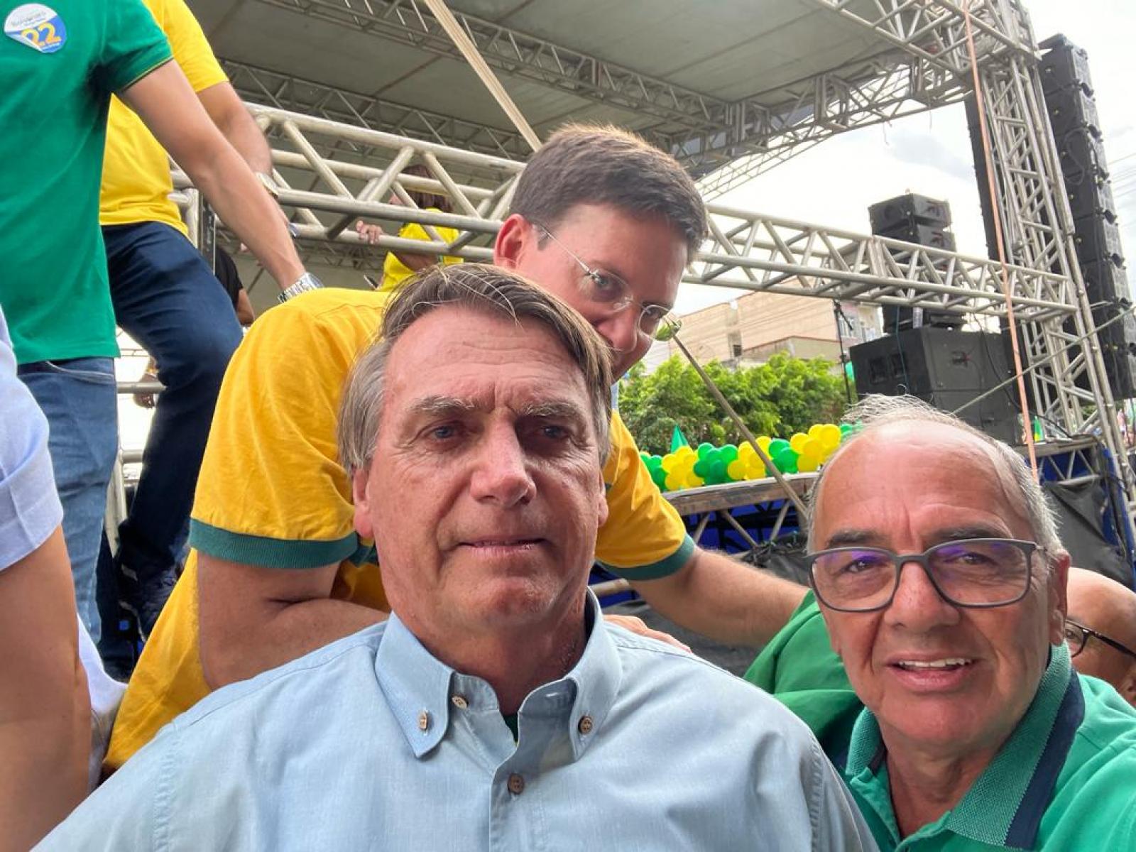 Itagi: Prefeito Dr. Olival participa de ato de campanha de Bolsonaro na cidade de Guanambi.