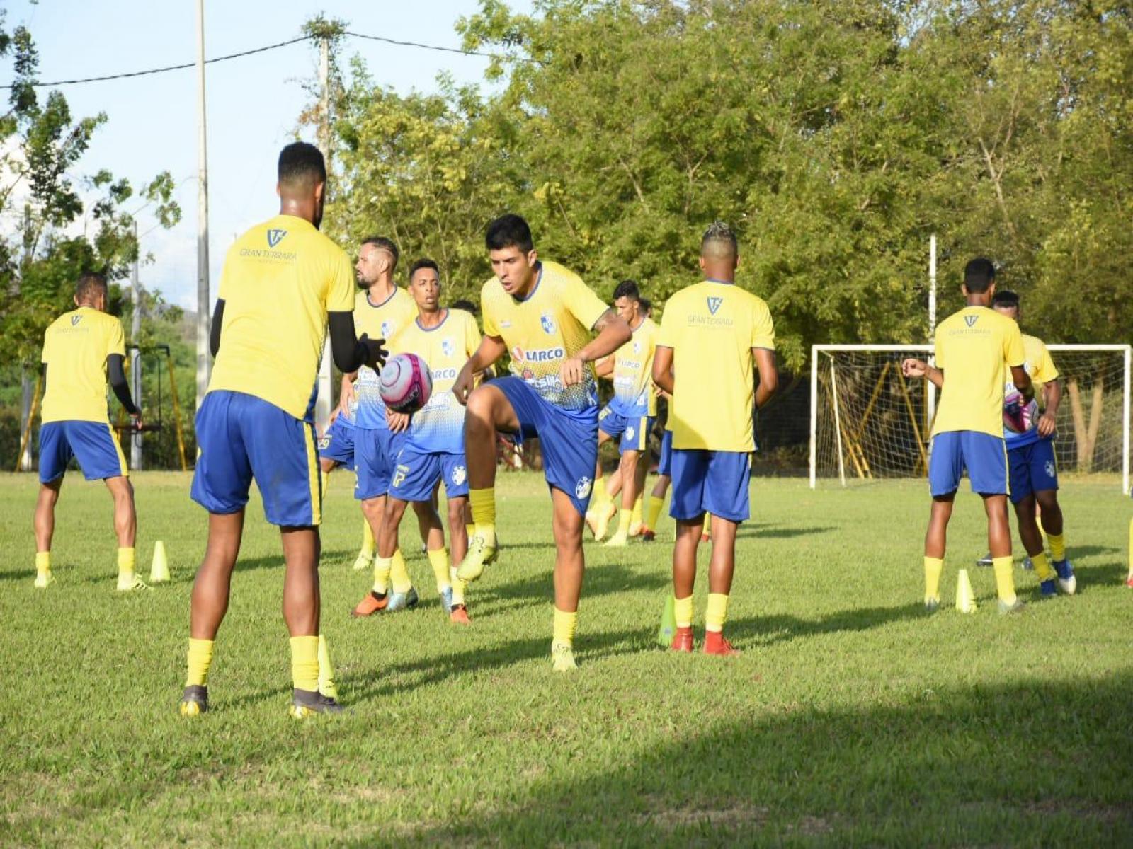 Atletas e Comissão Técnica da ADJ se apresentam e fazem teste para Covid-19