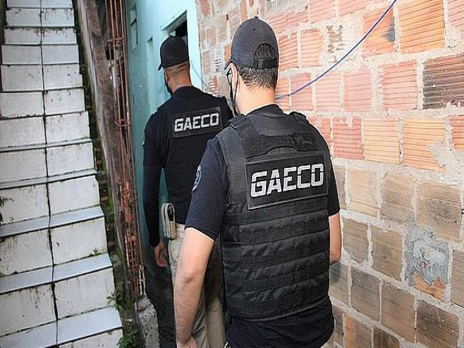 Justiça decreta prisões de 16 envolvidos em esquemas de lavagem de dinheiro de duas facções criminosas