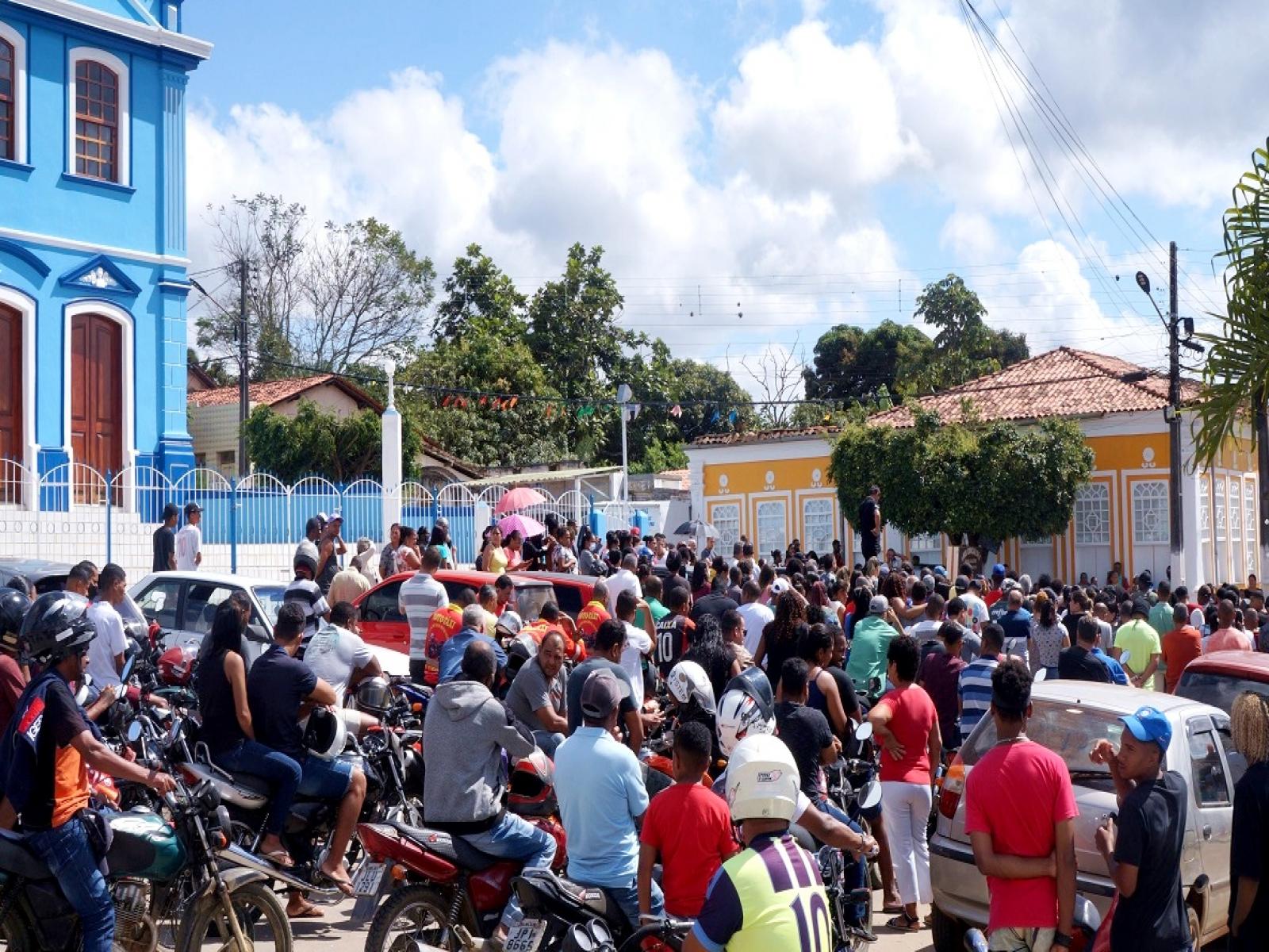 Mototaxista é sepultado sob clima de comoção em Brejões