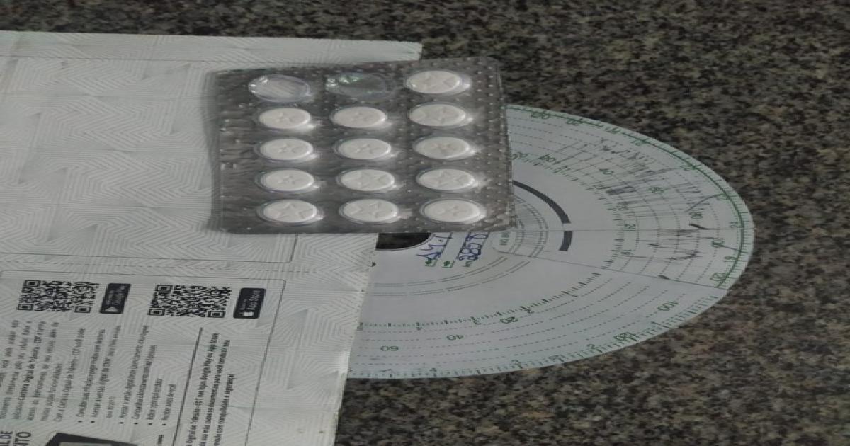 Motorista de carreta é abordado no posto da PRF, pede para ir ao banheiro e acaba autuado pelo porte de droga