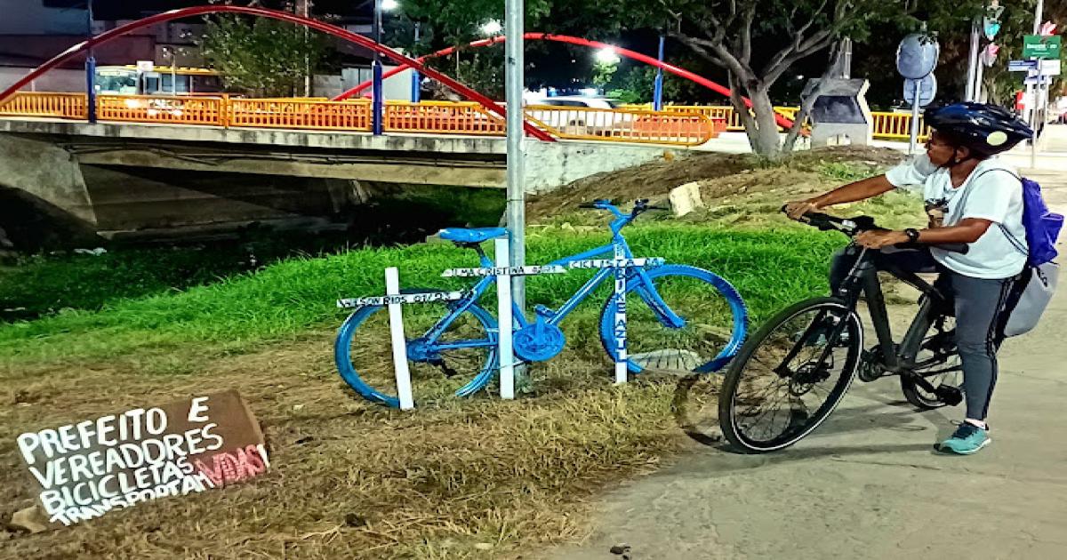 Jequié: violências, ciclismo e placas de papelão.