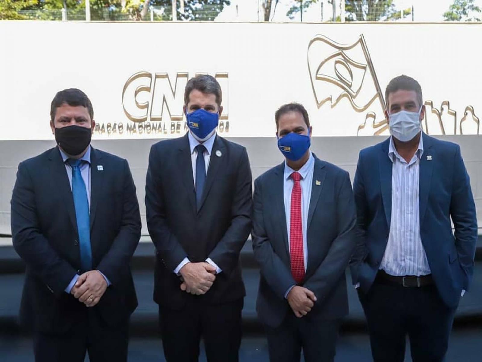 Lafaiete Coutinho: Prefeito participou de posse da nova diretoria da CNM