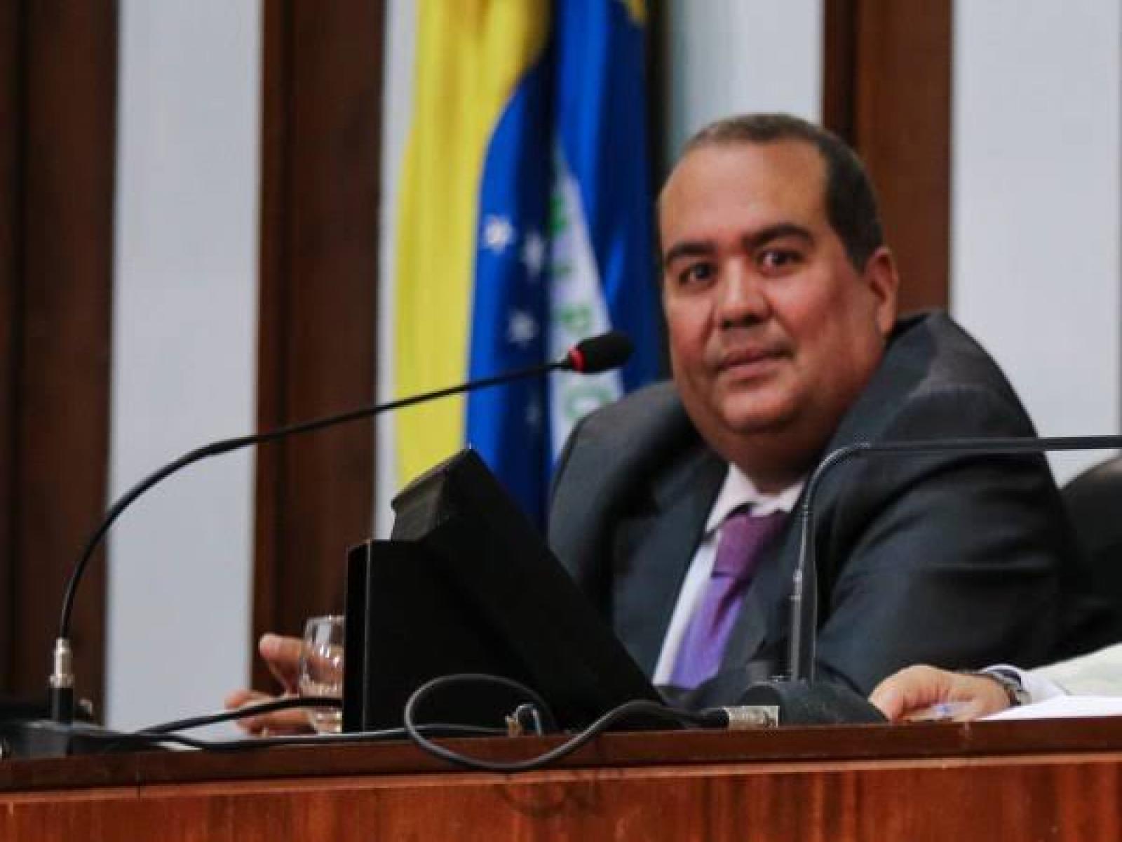 Líder da oposição critica Rui por não manter congelamento do ICMS sobre combustíveis na Bahia