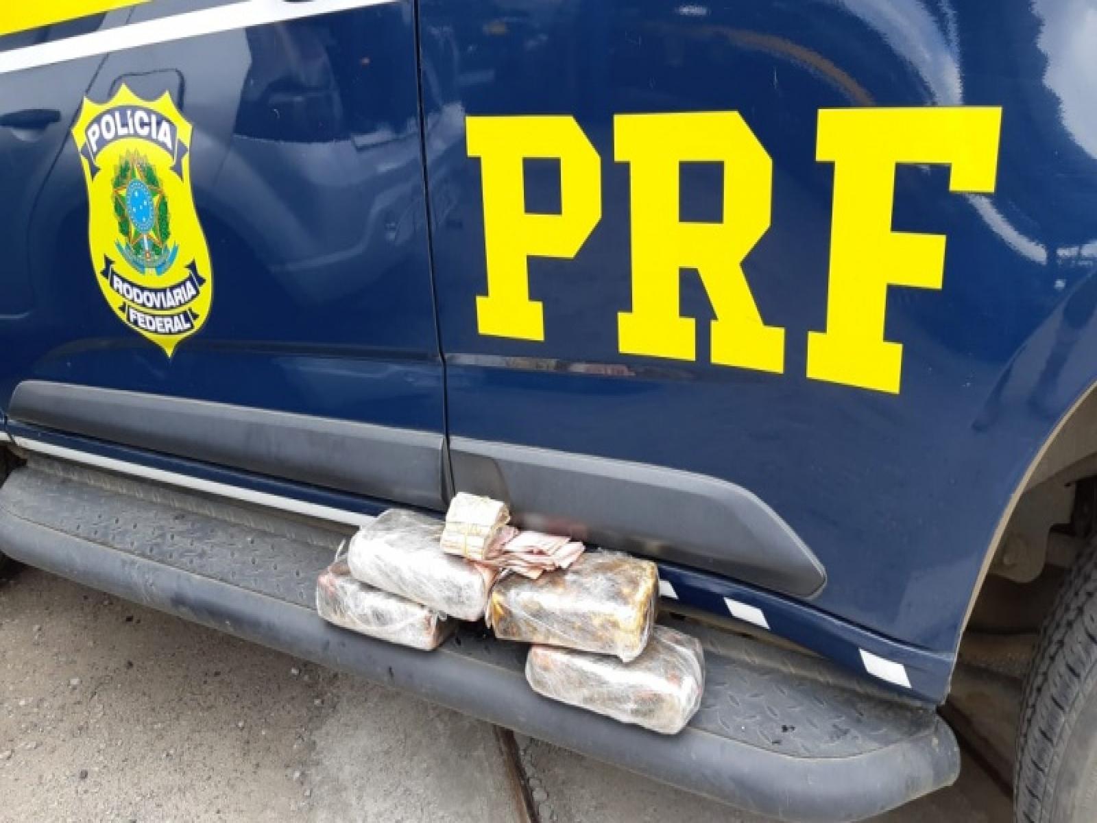 GPT deteve motorista que transportava pasta base de cocaína em compartimento falso