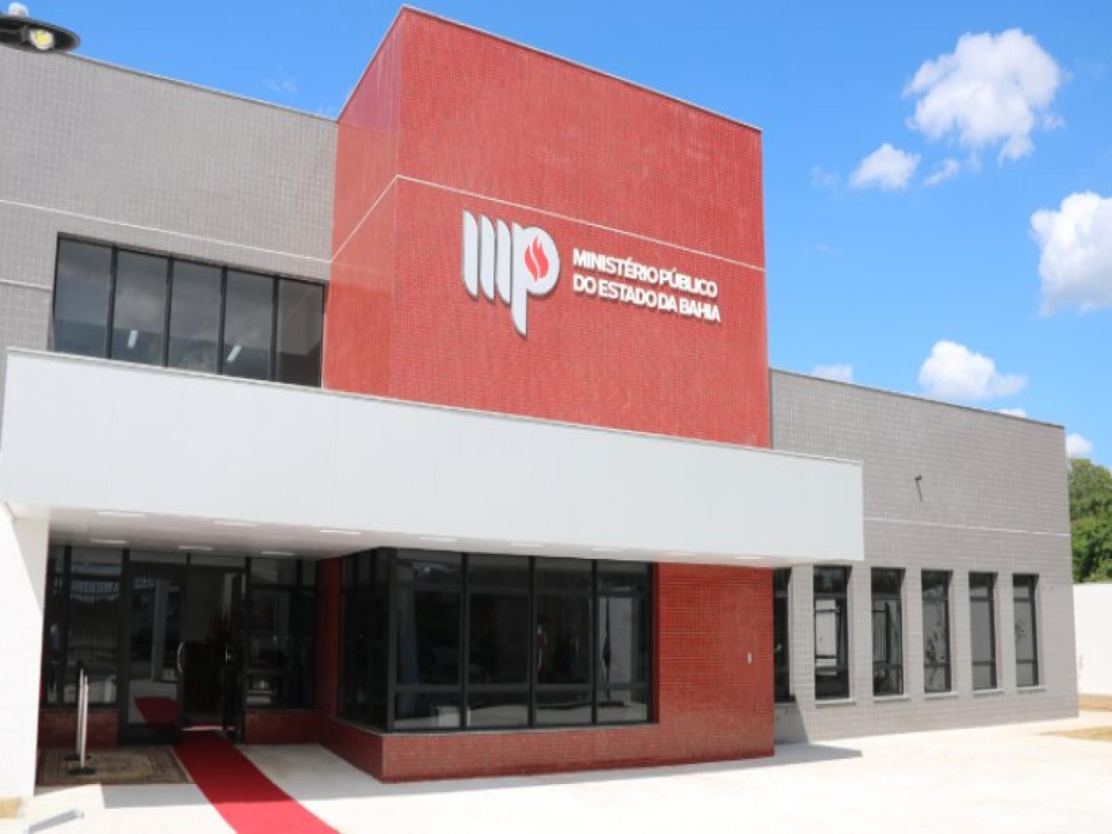 Servidores teriam se candidatado ao cargo de vereador nas eleições municipais do ano passado apenas para usufruírem de afastamento remunerado