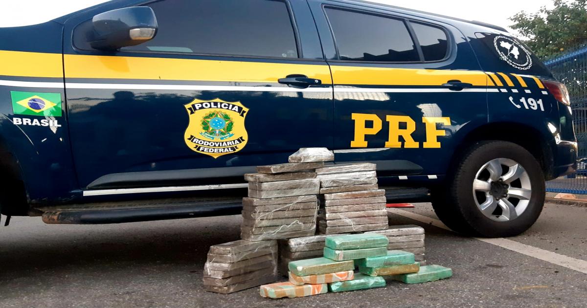 Jequié - traficante foi detido transportando maconha e pasta base de cocaína