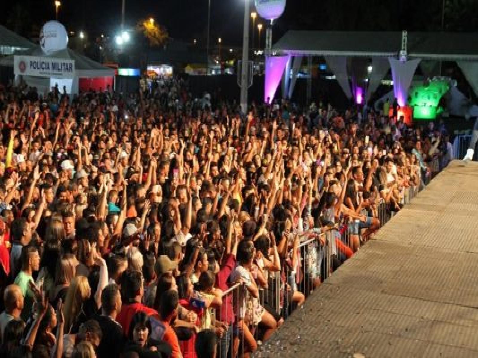 Decreto aumentará de 1,5 mil para 3 mil pessoas o limite de público em eventos, a partir de 3 de março