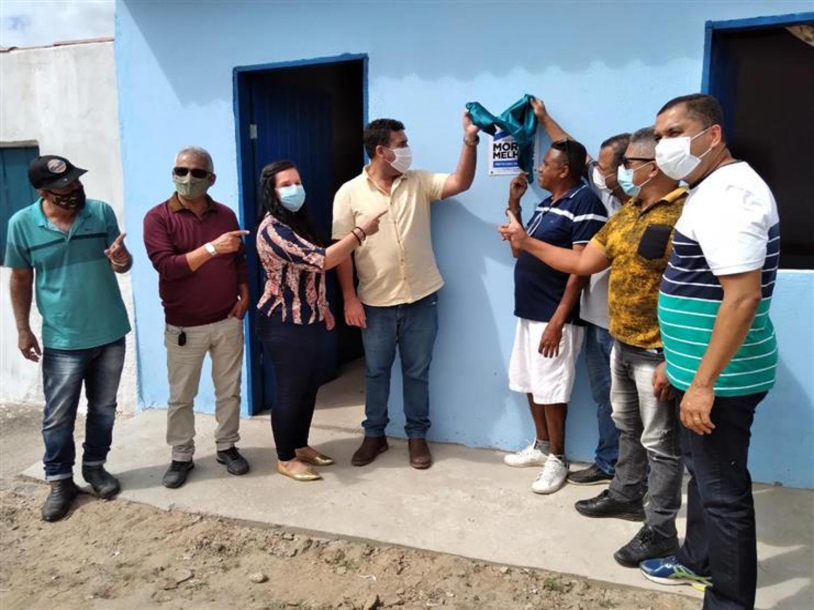 Prefeitura de Jitaúna entrega três casas totalmente construídas pelo programa Morar Melhor