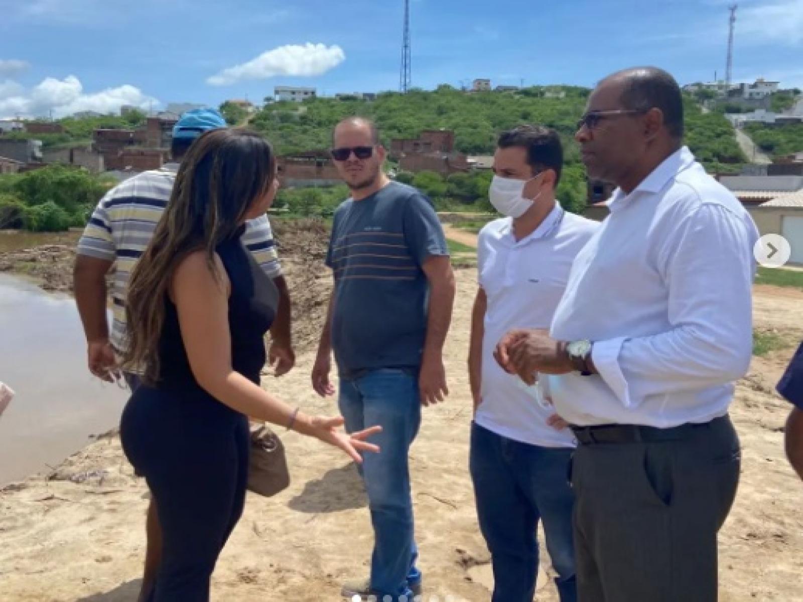 Vereador Gilvan fiscaliza obras de drenagem após fortes chuvas em Jequié