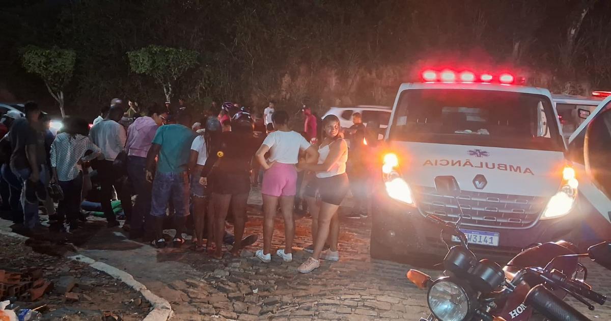 Jitaúna: Casal é atropelado próximo a rodoviária; condutor da moto foge sem prestar socorro