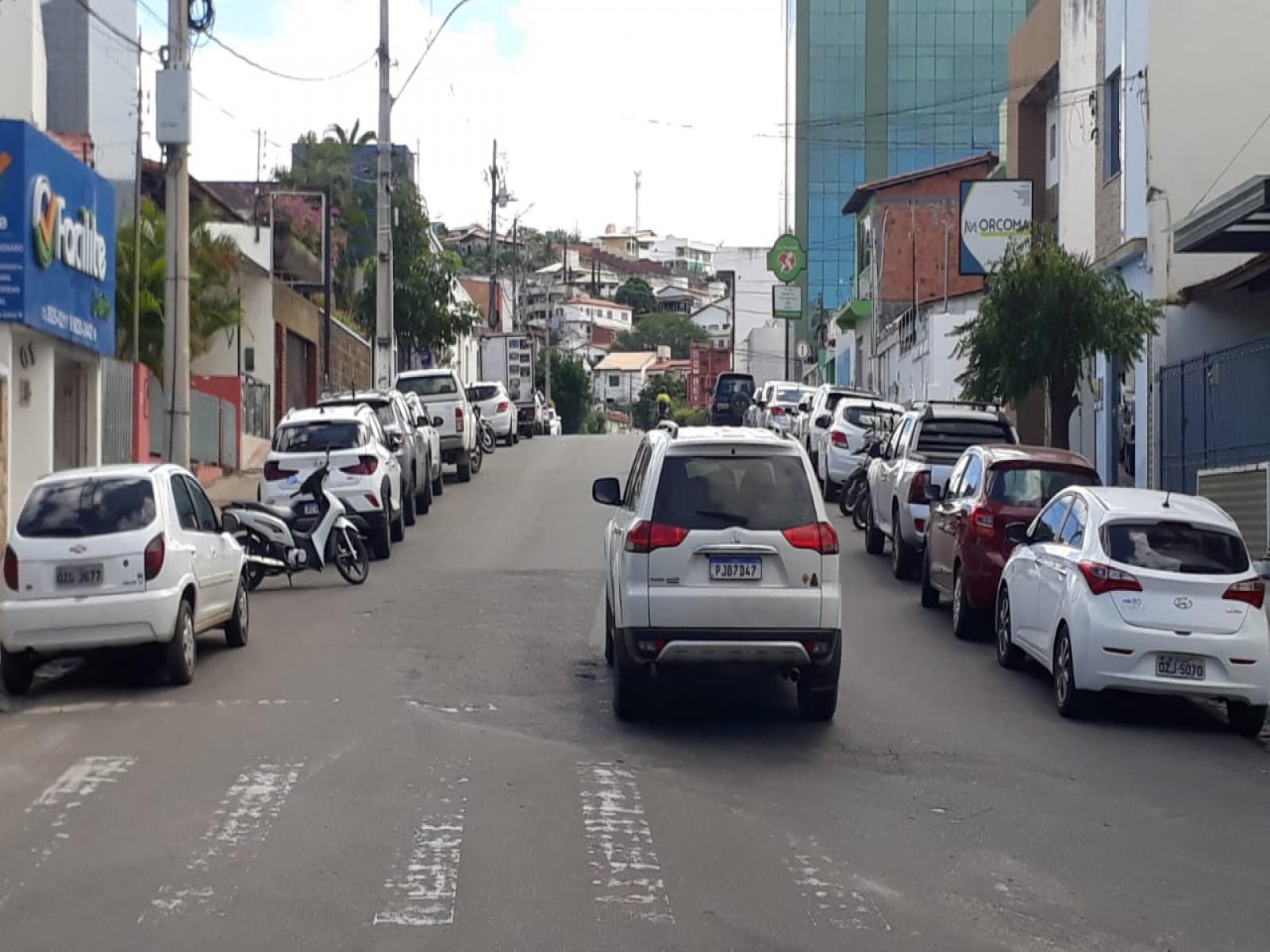 Joaquim Caíres requer implantação de semáforos na Rua Alvares Cabral